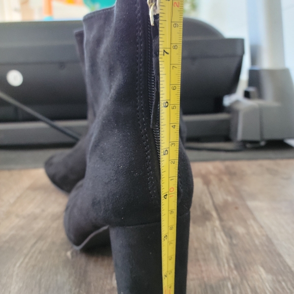 Boots - Picture 4 of 6